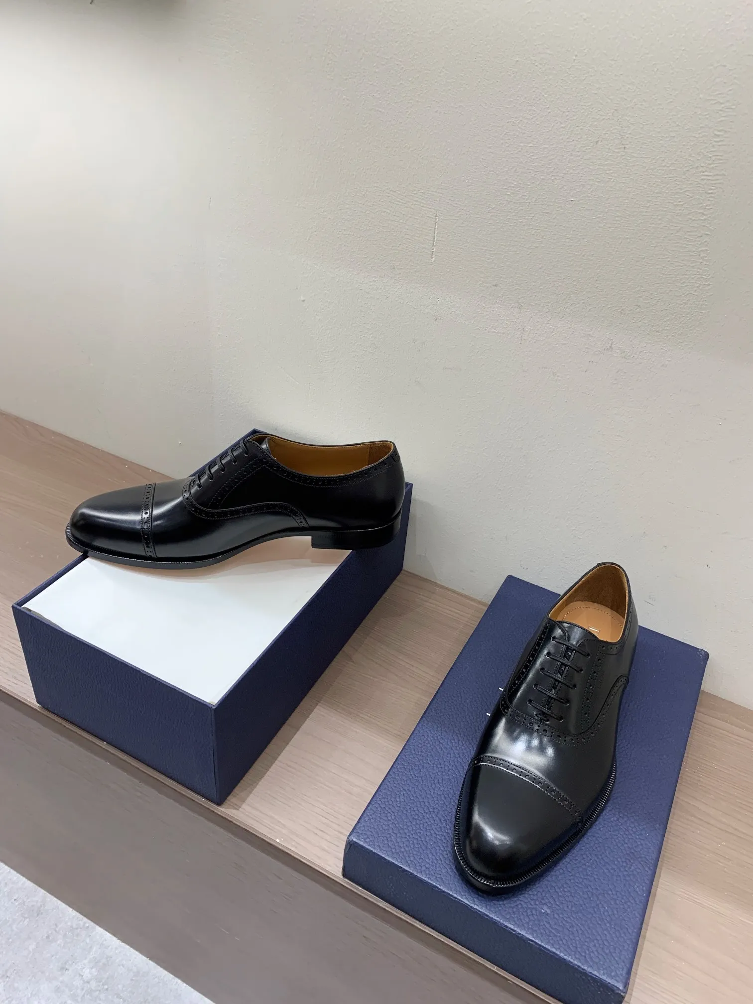 [Dior] Top P: 960💰 Standard code 39-44 (38.45.46 custom-made, non-returnable and non-exchangeable) Dior Dior's latest high-end men's boutique casual leather shoes, imported cowhide upper, water-dyed cowhide lining, imported leather outsole, perfect details are impeccable.
